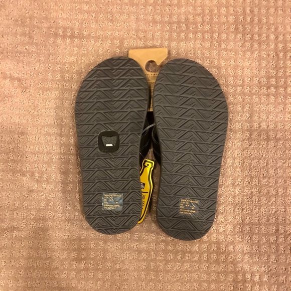 Reef Element TQT Flip Flops - Picture 2 of 3